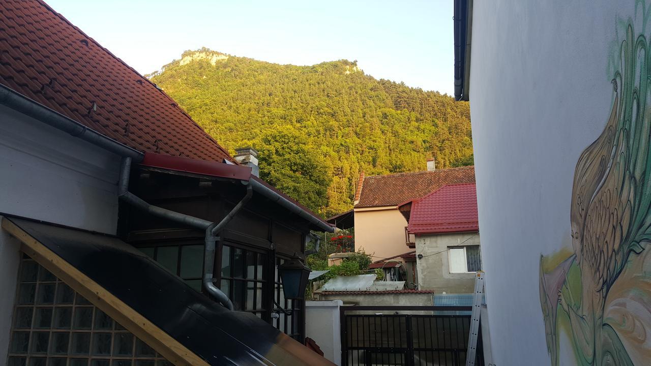Mountain Tale Hostel บราชอฟ ภายนอก รูปภาพ